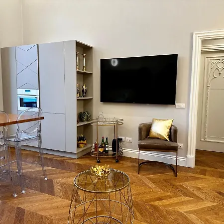 Elegance In The Center Of Florence: Palazzo Florence